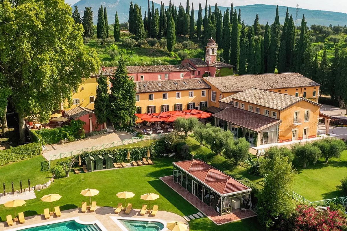 Una vista panoramica della location Vino, ospitalità e ristorante con stella: Villa Cordevigo piace per versatilità