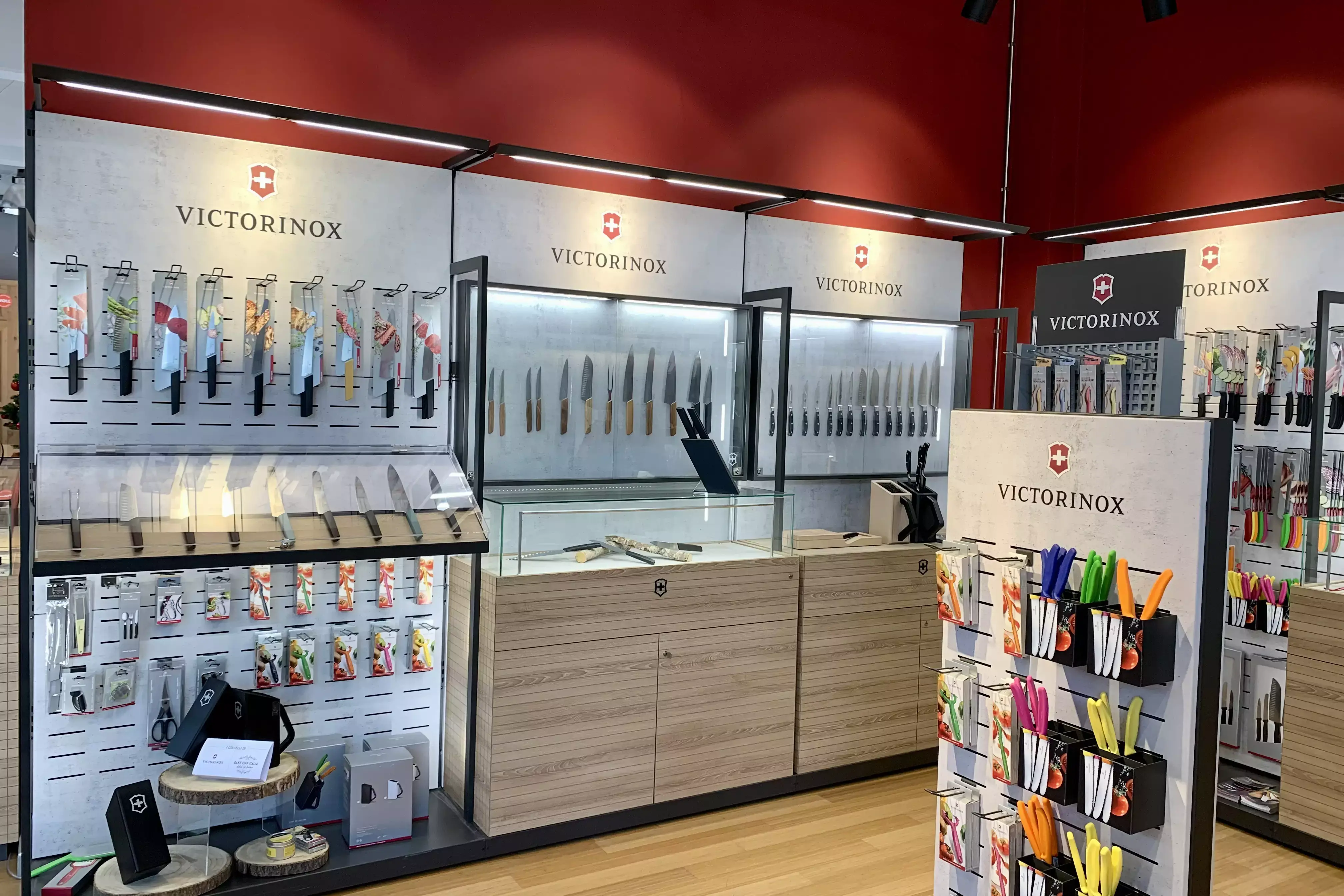 Il corner Victorinox K&uuml;nzi, da 86 anni tutto per la cucina