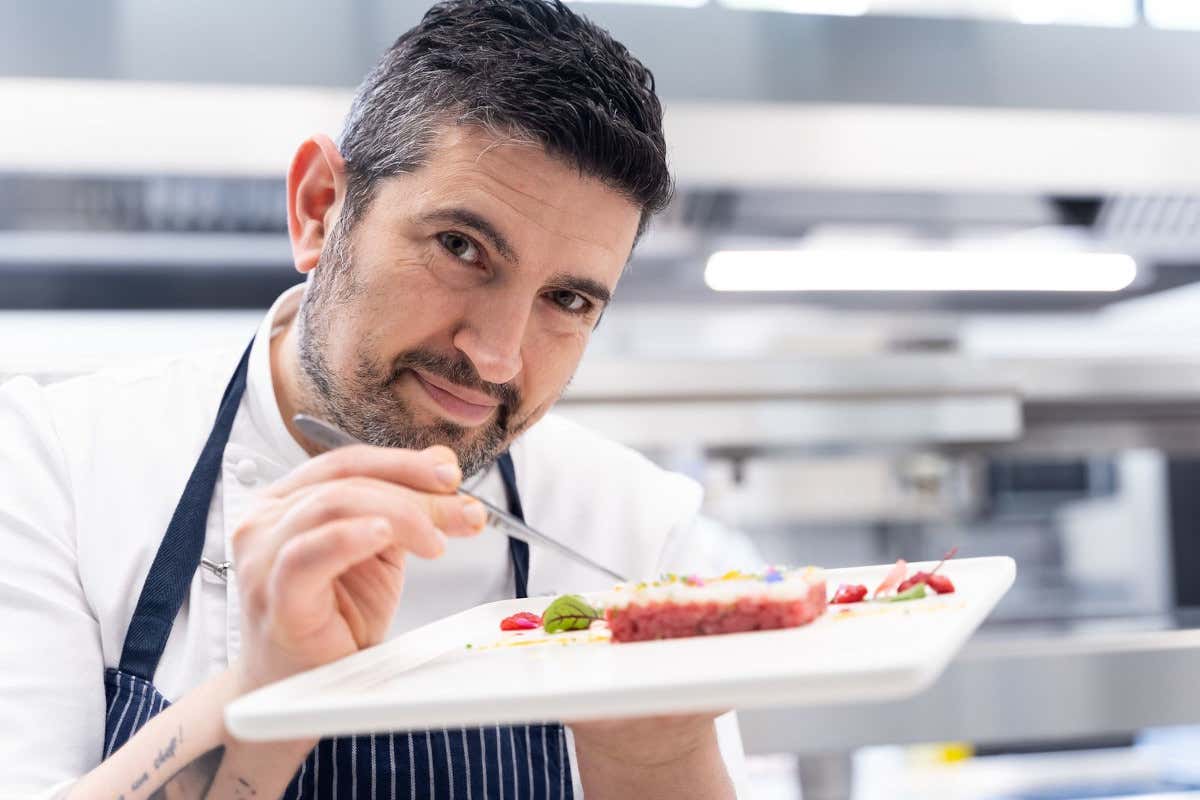 Corrado Parisi Corrado Parisi è il nuovo cuoco del Ristorante Al Pappagallo di Bologna Corrado Parisi Corrado Parisi è il nuovo cuoco del Ristorante Al Pappagallo di Bologna