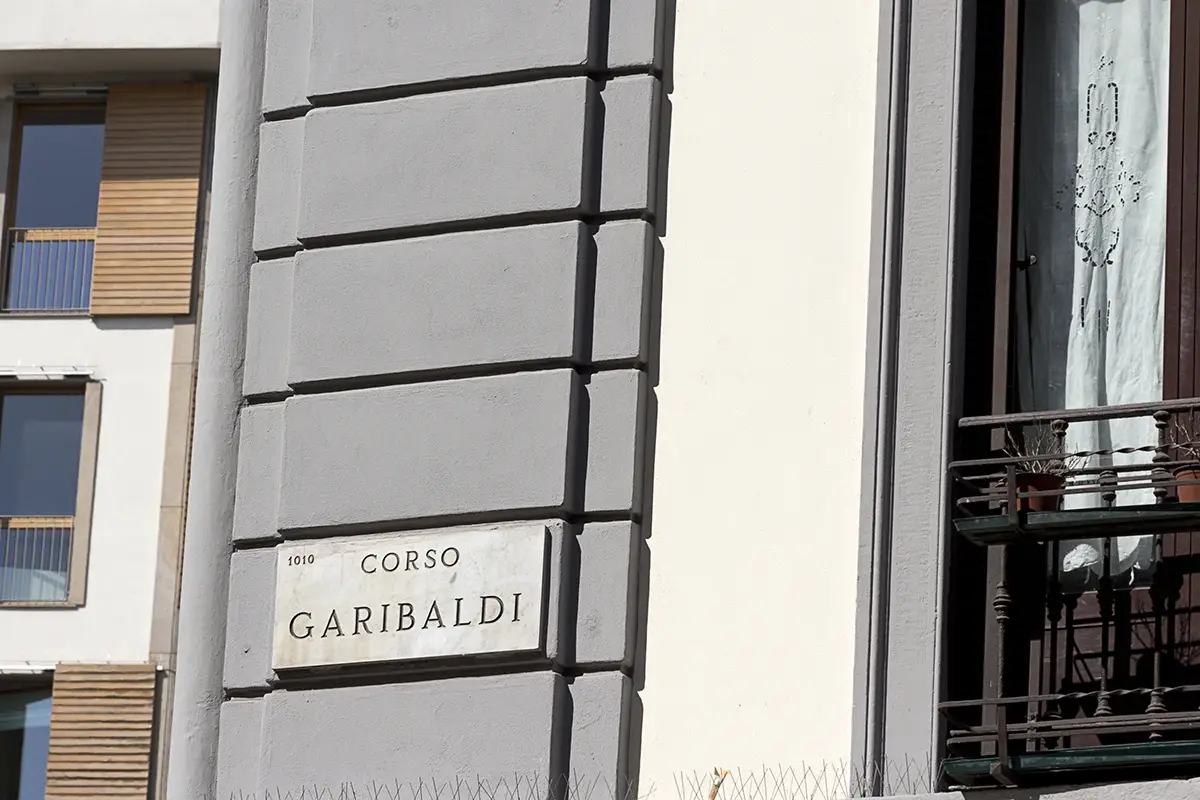 Coprifuoco in corso Garibaldi. Bar in rivolta a Milano Bar in rivolta: in una zona di Milano c&rsquo;&egrave; ancora il coprifuoco