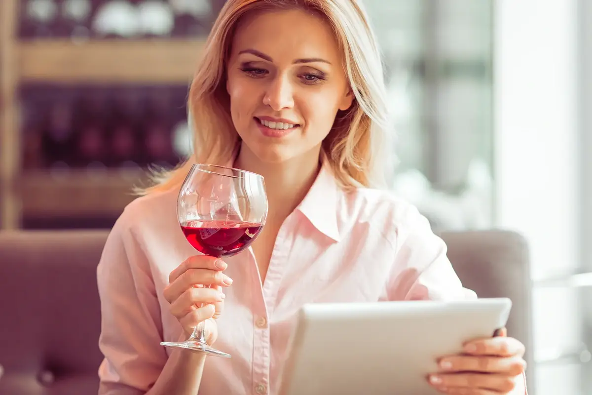 Nel corso laboratori di degustazione a distanza Diventare esperto in economia del vino? Parte un nuovo corso online