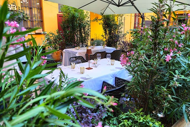 La sala vecchia Milano di Sadler I tavoli nel cortile di ringhiera