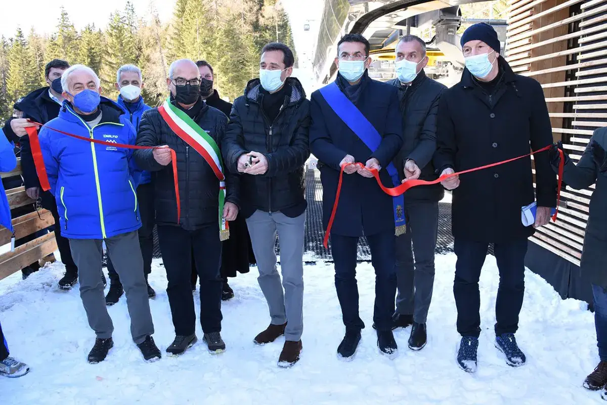 Le autorit&agrave; al taglio del nastro Cortina, ecco il collegamento tra Tofane e Cinque Torri grazie all'impianto Cortina Skyline