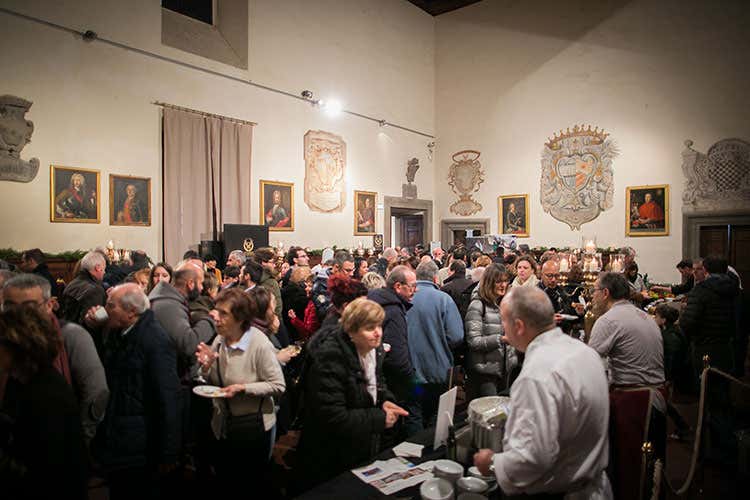Tanta gente per la colazione di Capodanno (Il museo di Cortona Mette in mostra i panettoni)