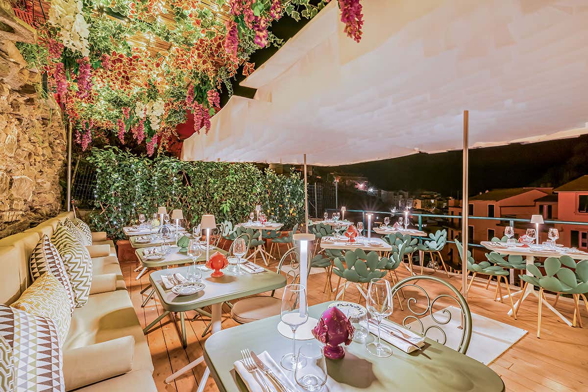 La Regina di Manarola Costa Group, l’arredo che non ti aspetti... La Regina di Manarola Costa Group, l’arredo che non ti aspetti...