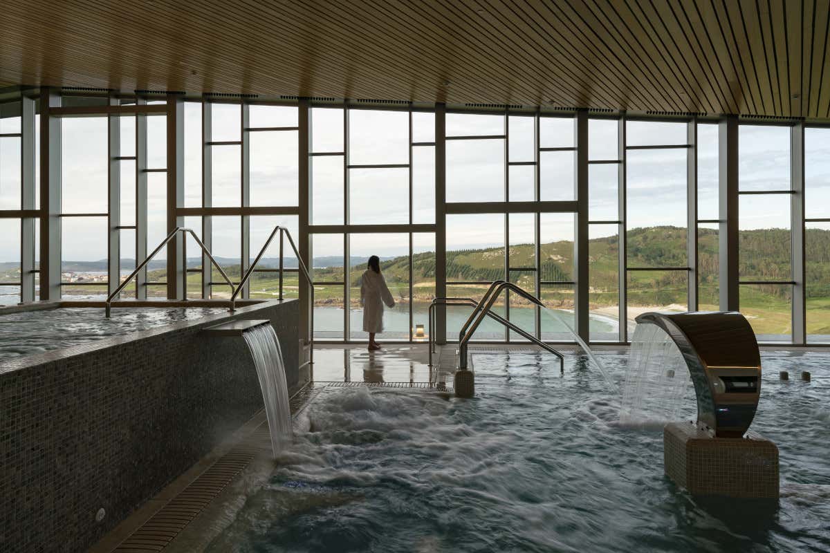 Dormire affacciati sull'Atlantico: ecco l'hotel che ha trasformato la Costa da Morte