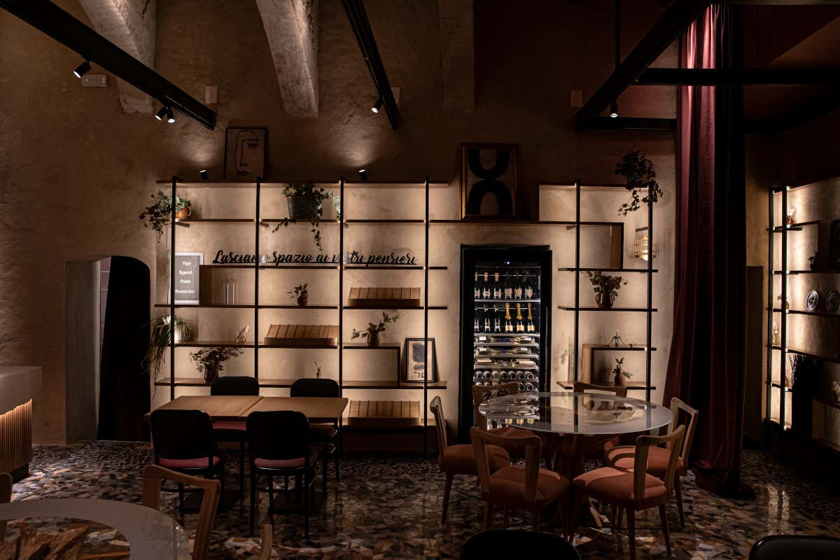 Magnino Secretly, un locale che ridisegna l’esperienza nel cuore di San Gimignano