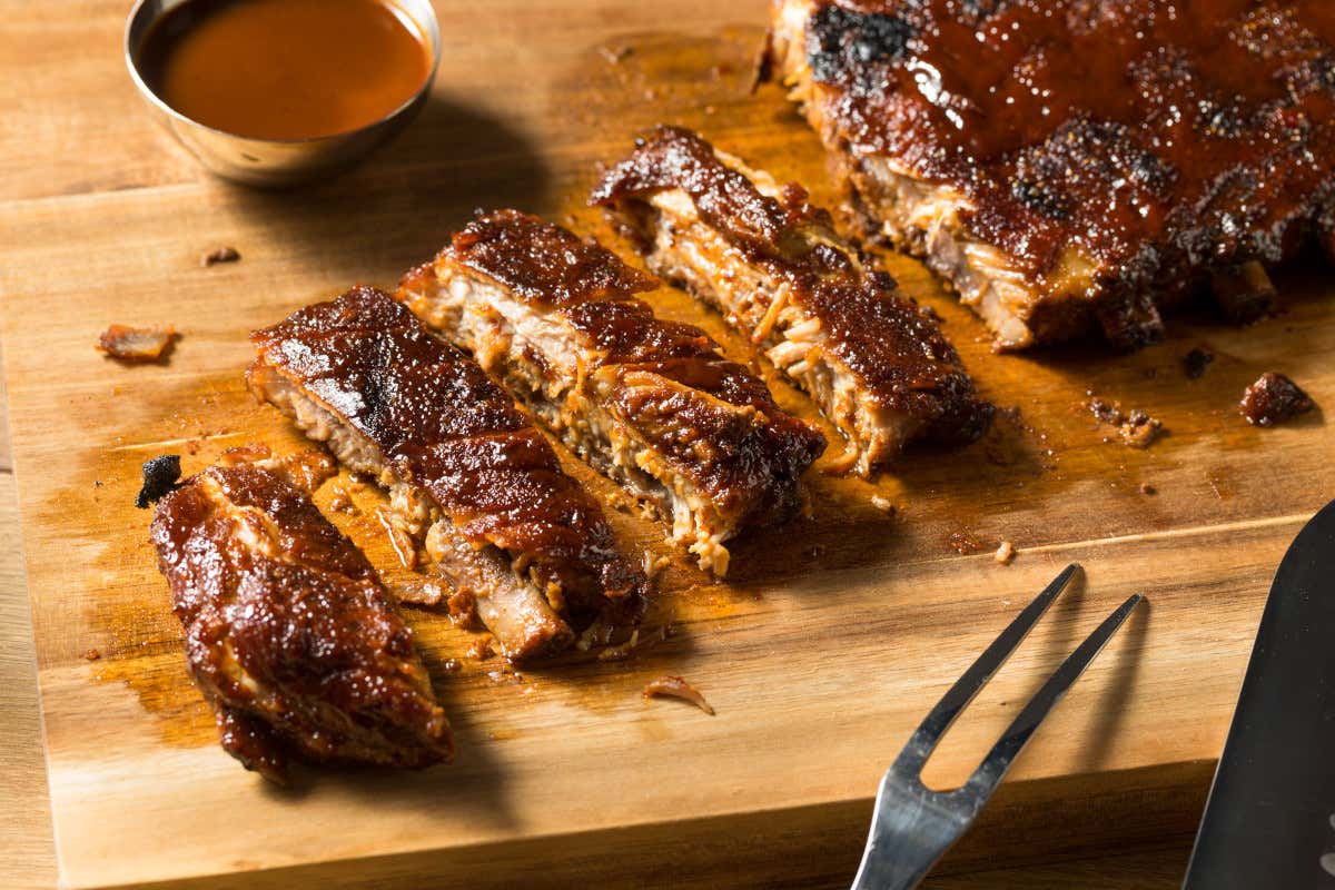 Le costine di maiale, un classico intramontabile per la griglia