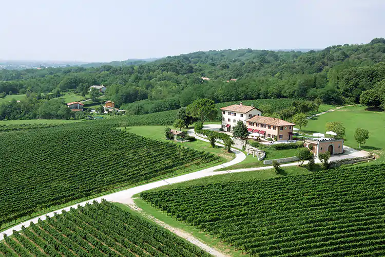 Enoturismo di lusso al Country House Abazia Prosecco Ros&egrave; Doc millesimato Il nuovo nato di Giusti Wine