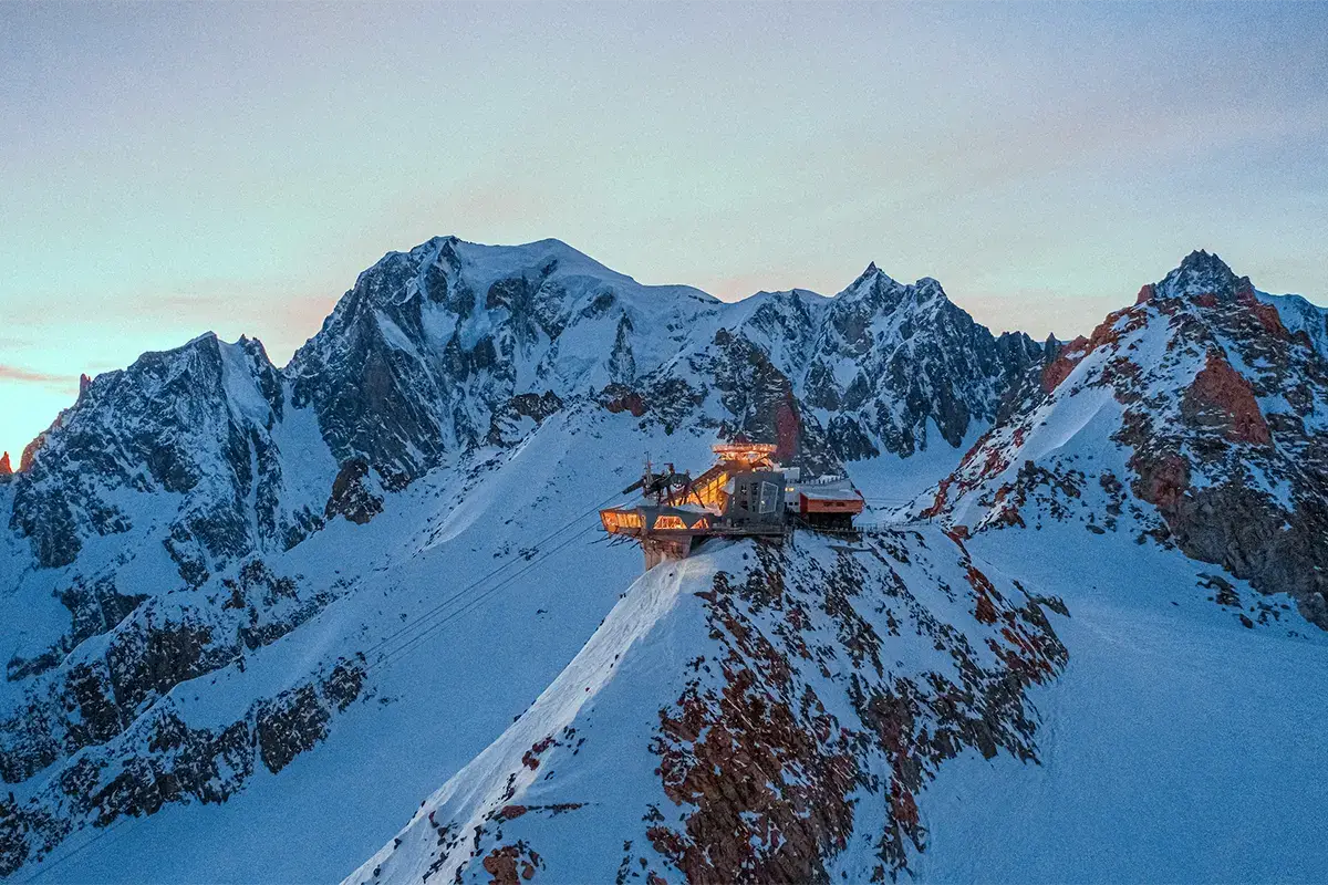 Il Monte Bianco di notte Sotto le stelle dopo aver salutato il sole. Courmayeur come non l'avete mai vista