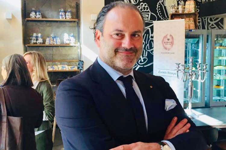 Andrea Muzzi - Cova dedica il suo panettone alle donne dell'opera lirica