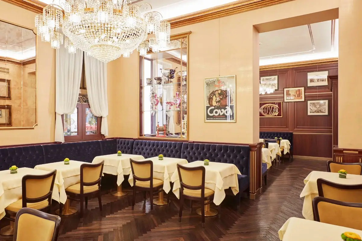 Pasticceria Cova Montenapoleone Milano Brindare come Hemingway e alloggiare come la Callas? A ottobre festa per i locali storici