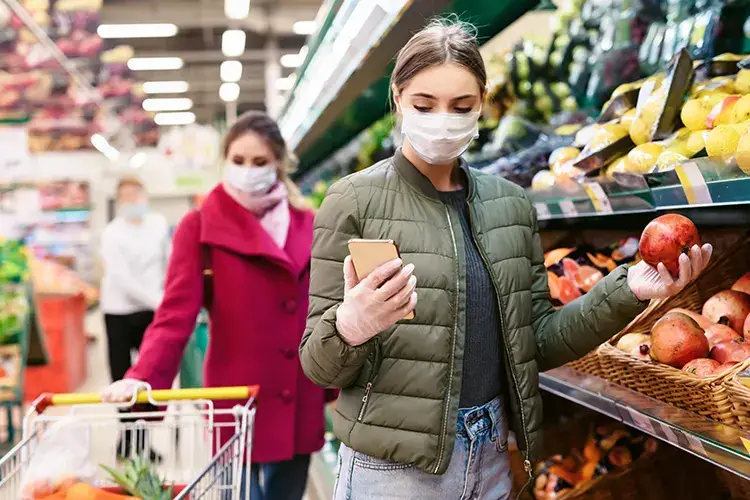 Boom della spesa alimentare Vaccini e beni alimentari spingono l'economia italiana