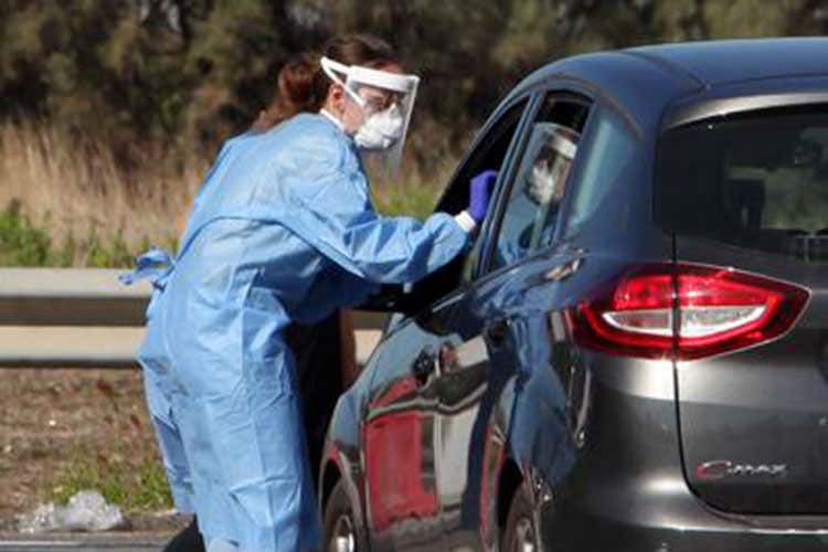 Contagi, nuova impennata (5.724) Non si esclude una stretta sulle regole Contagi, nuova impennata (5.724) Non si esclude una stretta sulle regole