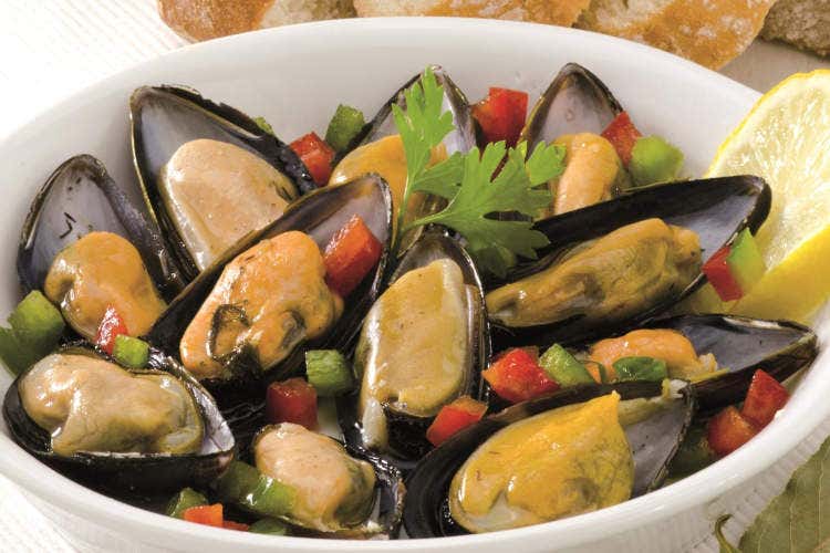 I consumi di cozze sono calati - Risoranti chiusi, giù i consumi: a rischio gli allevamenti di cozze