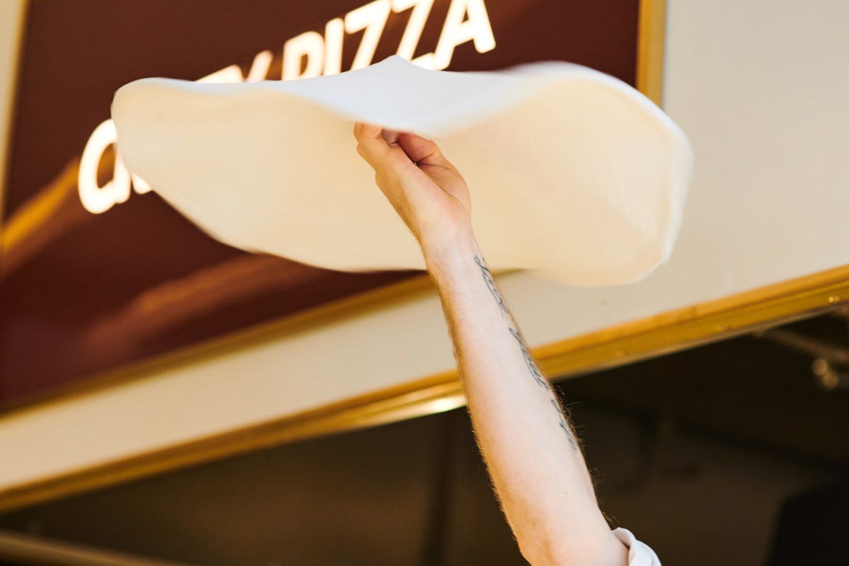 La casa dello Spinning Pizza: Crazy Pizza di Briatore cambia il logo