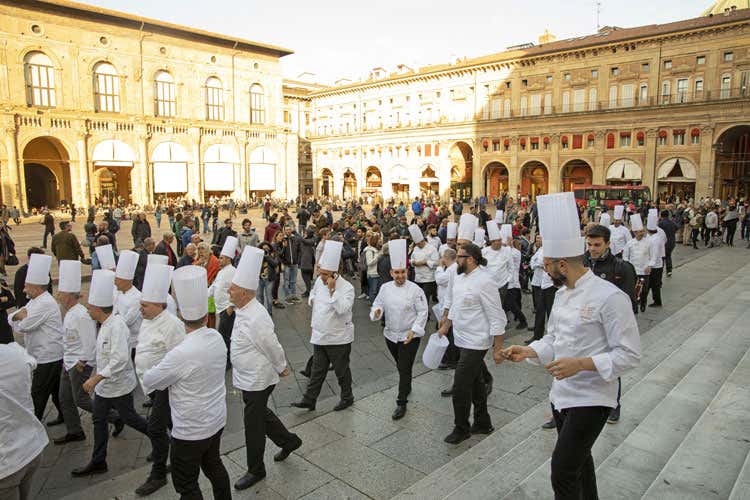 (Le creazioni di Fabbri, Quadri e Zanarini AMPI visita Bologna la grassa)