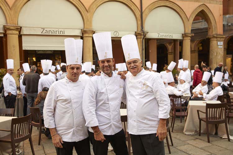 Francesco Elmi, Marco Antoniazzi e Gino Fabbri (Le creazioni di Fabbri, Quadri e Zanarini AMPI visita Bologna la grassa)