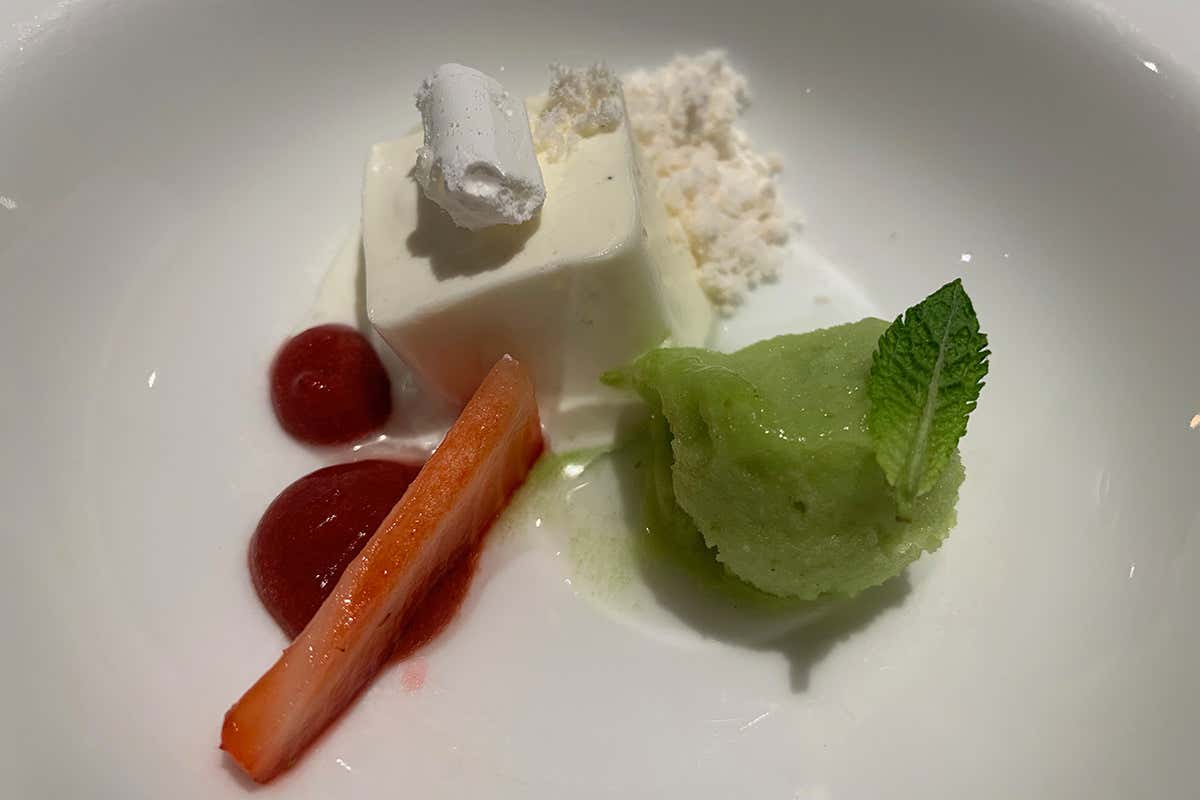 Creme brulee al pistacchio con gelato yogurt Sara Preceruti: la vivacità entra nel piatto