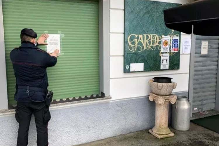 La chiusura del Garden Café dopo l'accertamento della violazione delle norme anti-covid La chiusura del Garden Café dopo l'accertamento della violazione delle norme anti-covid