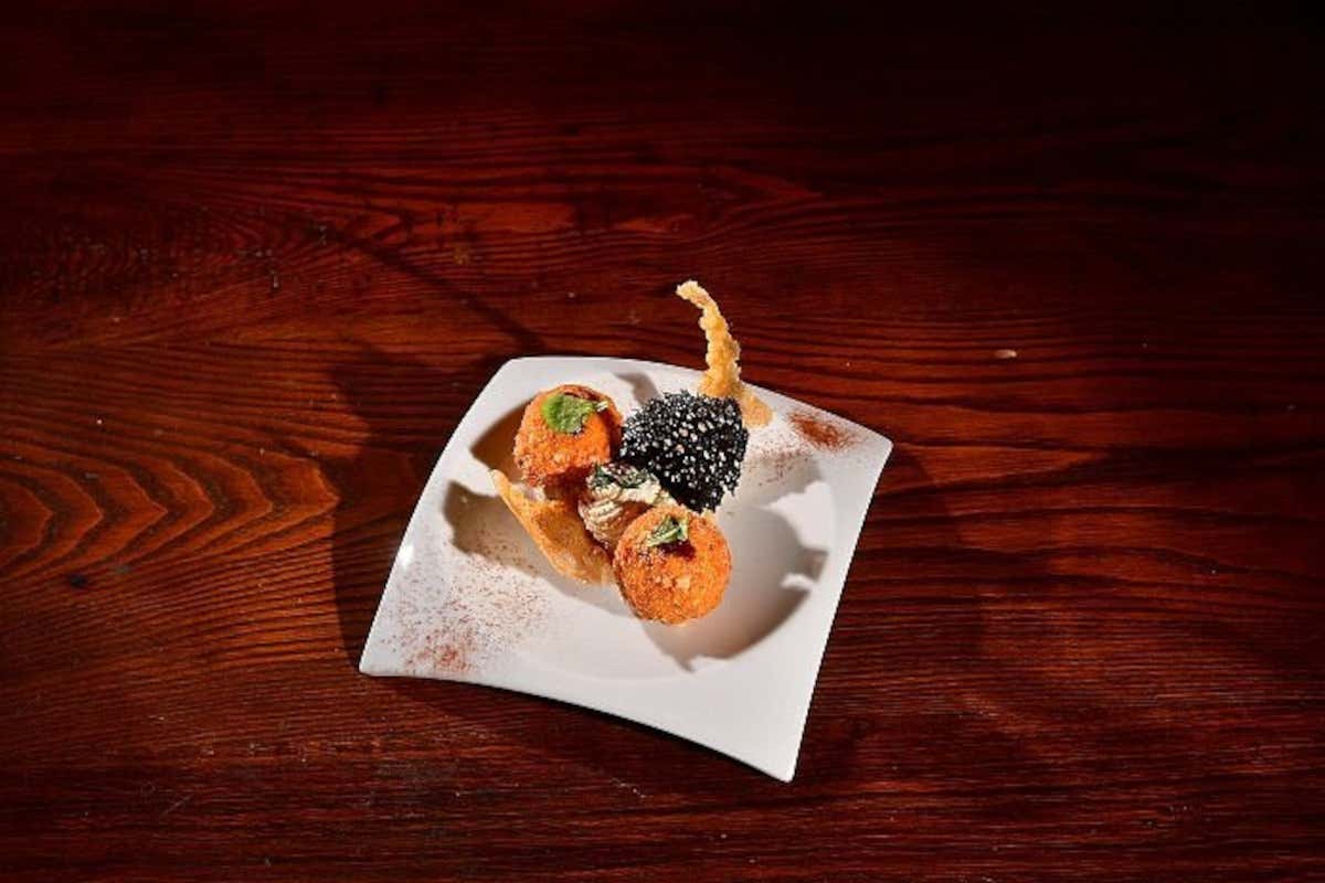 Carpa affumicata con frittura croccante e patè vellutato