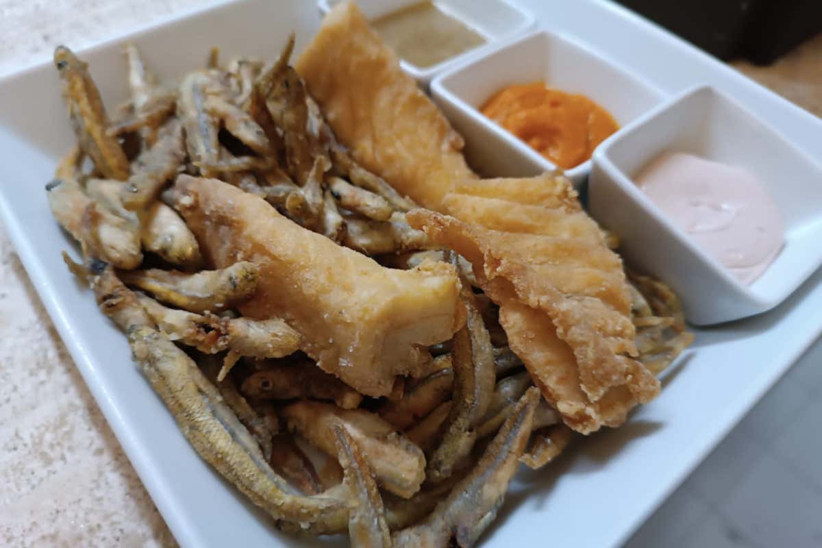 Frittura di pesce di lago