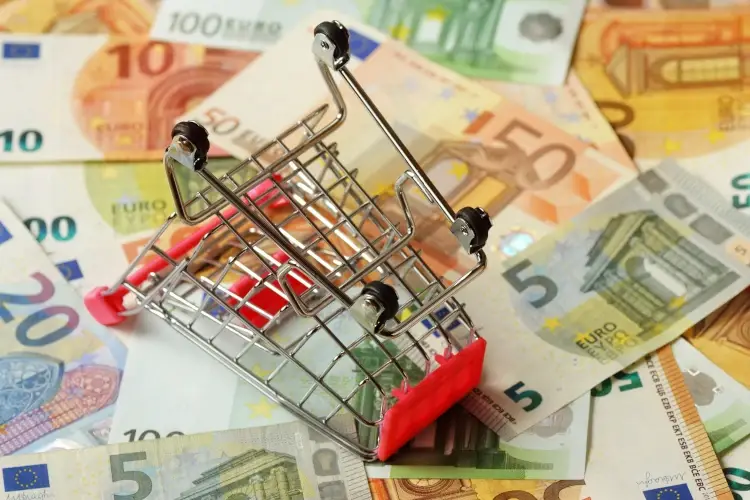 Prezzi alle stelle, Centinaio: Urgente il taglio dell&rsquo;Iva su generi alimentari