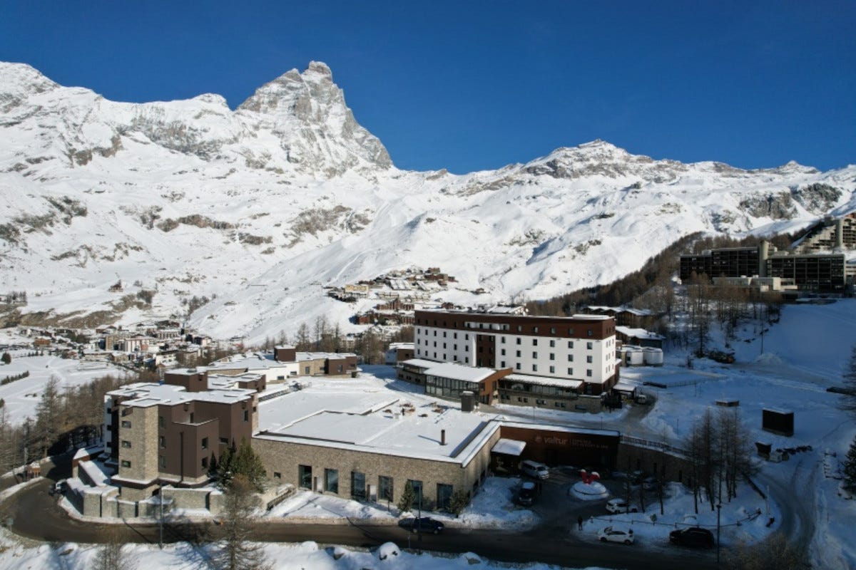 Cervinia Cristallo Ski Resort  Cervinia Cristallo Ski il resort per chi vuole vivere la montagna al massimo