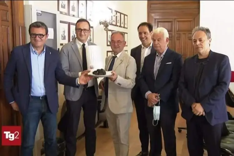 Il patto del Tartufo&nbsp;&nbsp; Il tartufo &egrave; una preziosit&agrave;,&nbsp; diffidiamo dei millantatori
