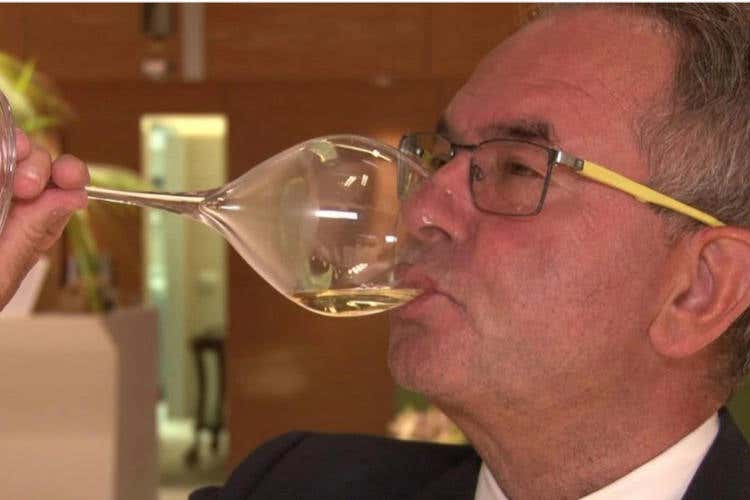 Il vino annacquato ai burocrati. Io bevo bene, bevo italiano.