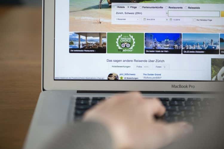 TripAdvisor ha ammesso di ricevere tre milioni di recensioni false all'anno (&laquo;Albergo di ladri e di pedofili&raquo;Critica choc, TripAdvisor: Tutto ok)