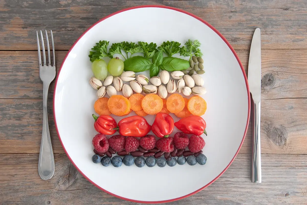 I colori del cibo che aiutano l'umore Cromoterapia a tavola, quando il colore degli alimenti fa bene all&rsquo;umore