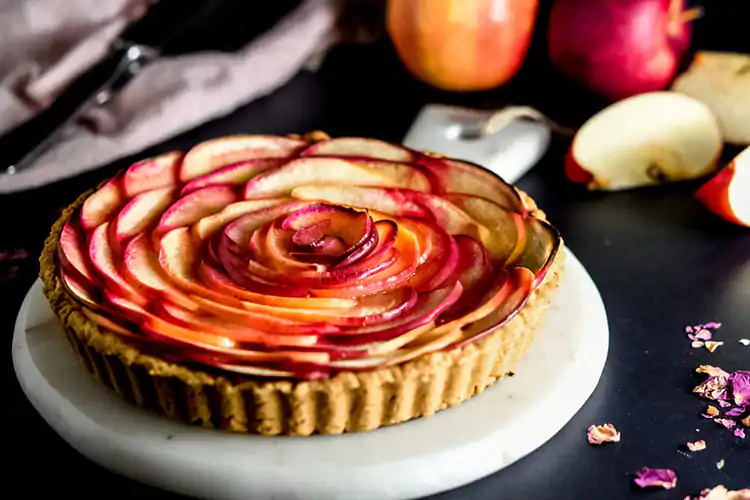 La crostata di mele veg di Taste &amp; Soul Vegani? Non solo insalate Ecco le ricette di primavera