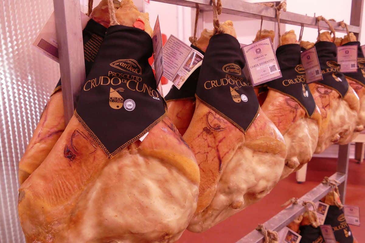 Il crudo di Cuneo Dop, un'eccellenza italiana con carta d'identità Il crudo di Cuneo Dop, un'eccellenza italiana con carta d'identità