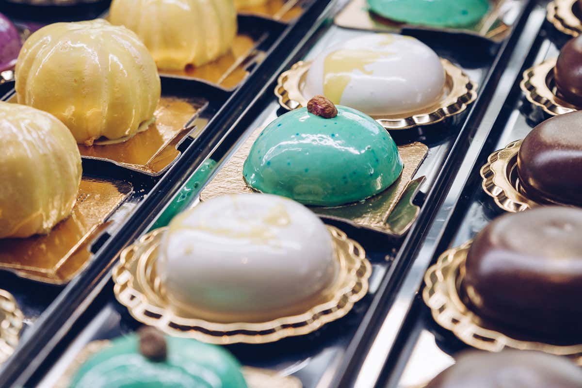 Monoprozioni moderne come rubino, zaffiro, smeraldo Un Caffè Pasticceria che sembra una gioielleria! Succede a Porto San Giorgio