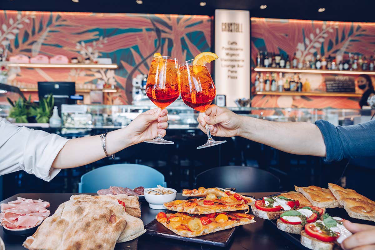 Per l’aperitivo la stuzzicheria con tanti assaggi  Un Caffè Pasticceria che sembra una gioielleria! Succede a Porto San Giorgio