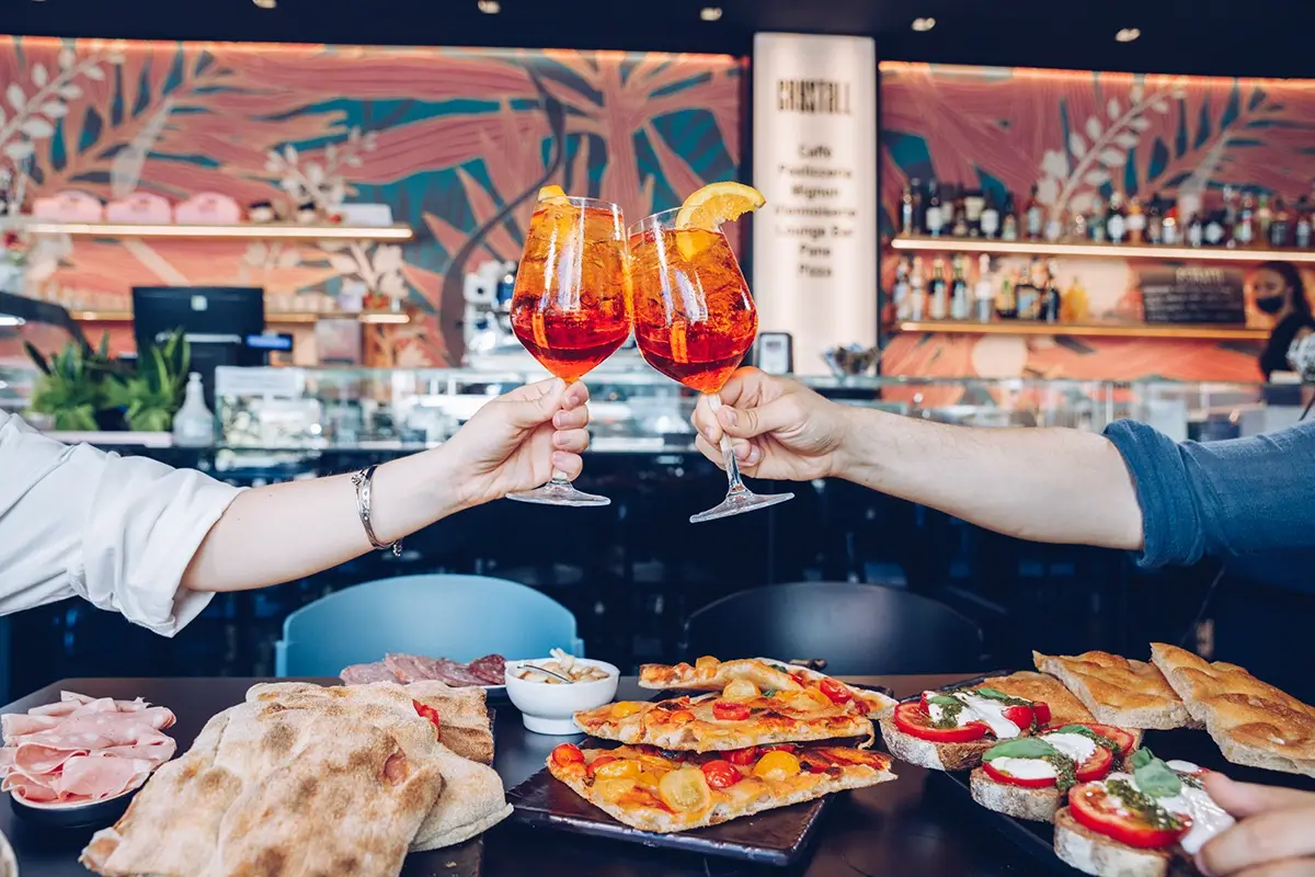Per l’aperitivo la stuzzicheria con tanti assaggi  Un Caffè Pasticceria che sembra una gioielleria! Succede a Porto San Giorgio