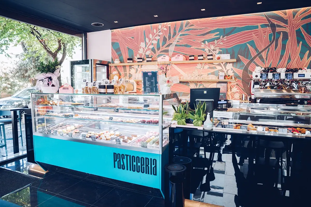 Il Caffè Crystall a Porto San Giorgio Un Caffè Pasticceria che sembra una gioielleria! Succede a Porto San Giorgio