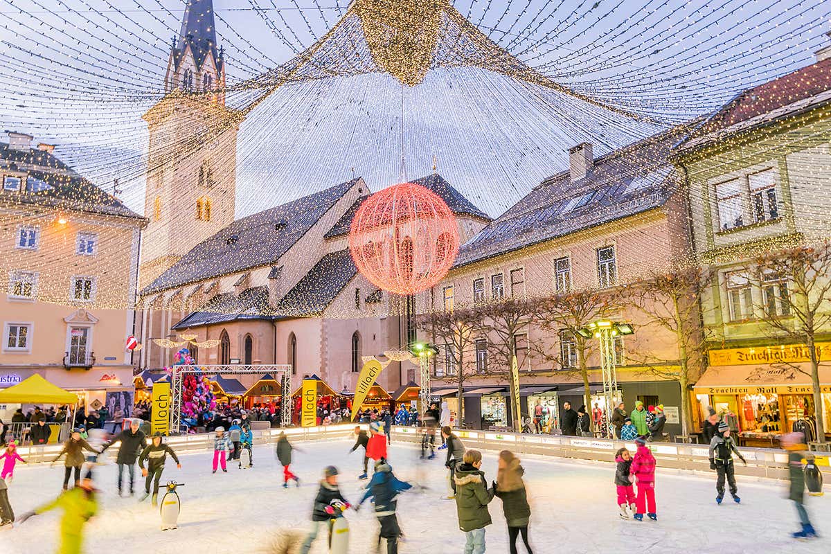 Atmosfere natalizie a Villach in Carinzia tra mercatini, sport e magia dell’Avvento