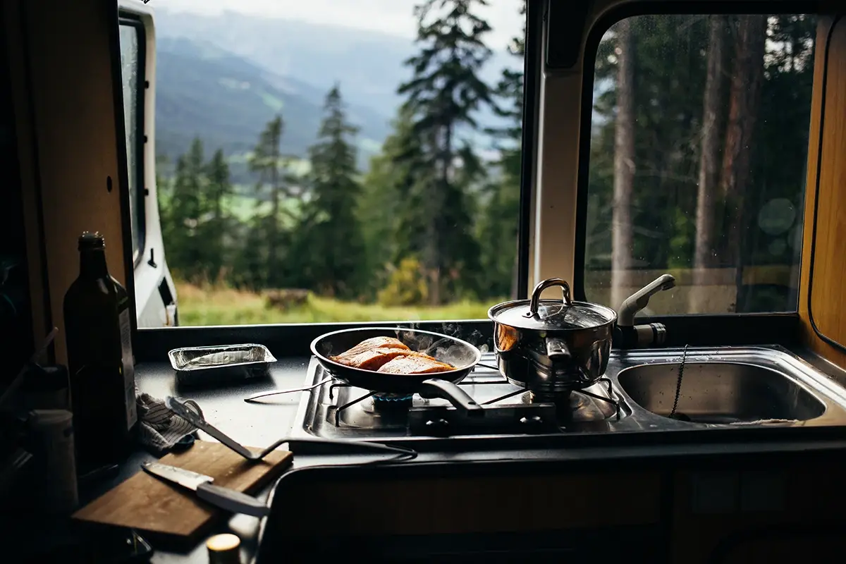 In camper sì anche a piatti gourmet La tribù dei camperisti amanti del bello: ecco le dritte su cucina, hi-tec e soste