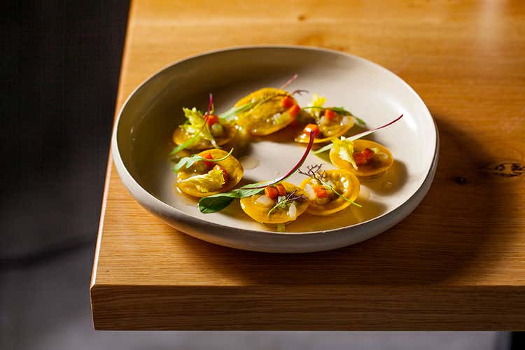 Ravioli di coda (Una cucina che vuole stupire da Almat&ograve;, in zona Prati a Roma)