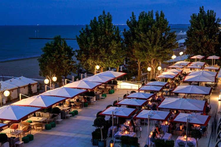 (La cucina di Lionello Ceraillumina la terrazza del Lido) (La cucina di Lionello Ceraillumina la terrazza del Lido)