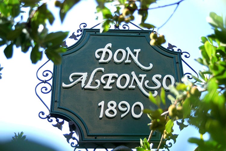 La serata conclusiva del convegno dei Condorns Bleus in Campania si è svolta al “Don Alfonso 1890” a Sant’Agata sui Due Golfi (Na) (La cucina indimenticabile della famiglia Iaccarino)