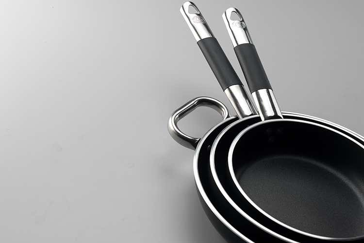 (Nella cucina professionale il materiale perfetto è l’alluminio) (Nella cucina professionale il materiale perfetto è l’alluminio)