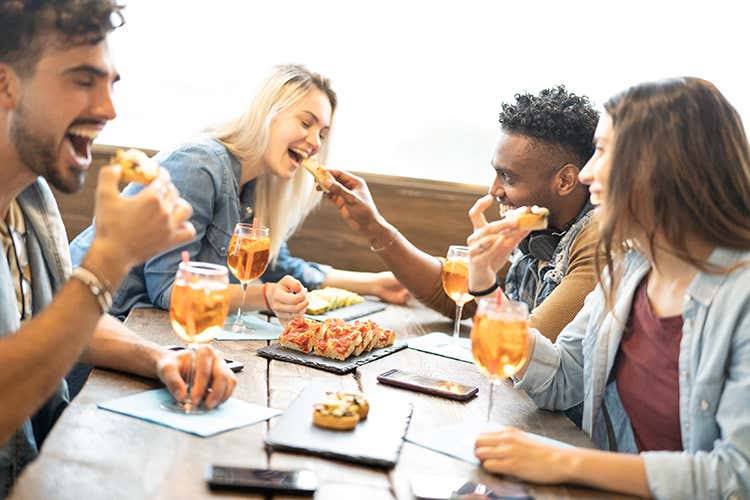 Che ne sarà degli aperitivi? - È tempo di cucina totale Così cambia il ruolo del cuoco Che ne sarà degli aperitivi? - È tempo di cucina totale Così cambia il ruolo del cuoco