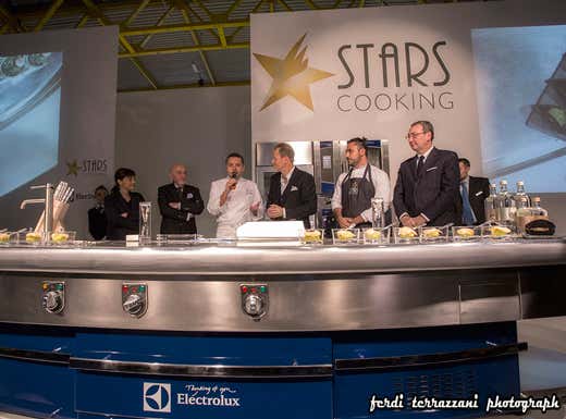Inaugurazione di Cucinare 2015. Da sinistra: Debora Serrachiani, presidente regione Fvg; Fausto Arrighi, già direttore Guida Michelin; Giancarlo Perbellini, chef 2 stelle Michelin; Fabrizio Nonis, direttore artistico Cucinare; Francesco Montano, chef del Four Seasons di Marrakech; Sergio Bolzonello, vice presidente Regione Fvg Inaugurazione di Cucinare 2015. Da sinistra: Debora Serrachiani, presidente regione Fvg; Fausto Arrighi, già direttore Guida Michelin; Giancarlo Perbellini, chef 2 stelle Michelin; Fabrizio Nonis, direttore artistico Cucinare; Francesco Montano, chef del Four Seasons di Marrakech; Sergio Bolzonello, vice presidente Regione Fvg