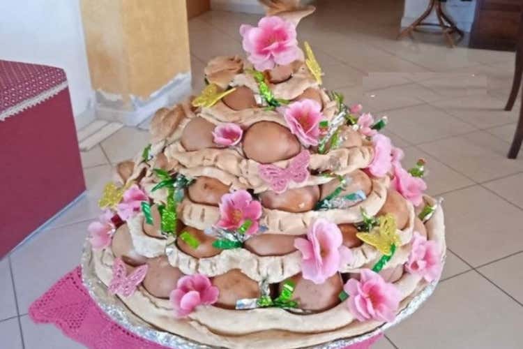 C’è un paese in Sicilia dove a Pasquetta si cucina una “ciambella” con 101 uova