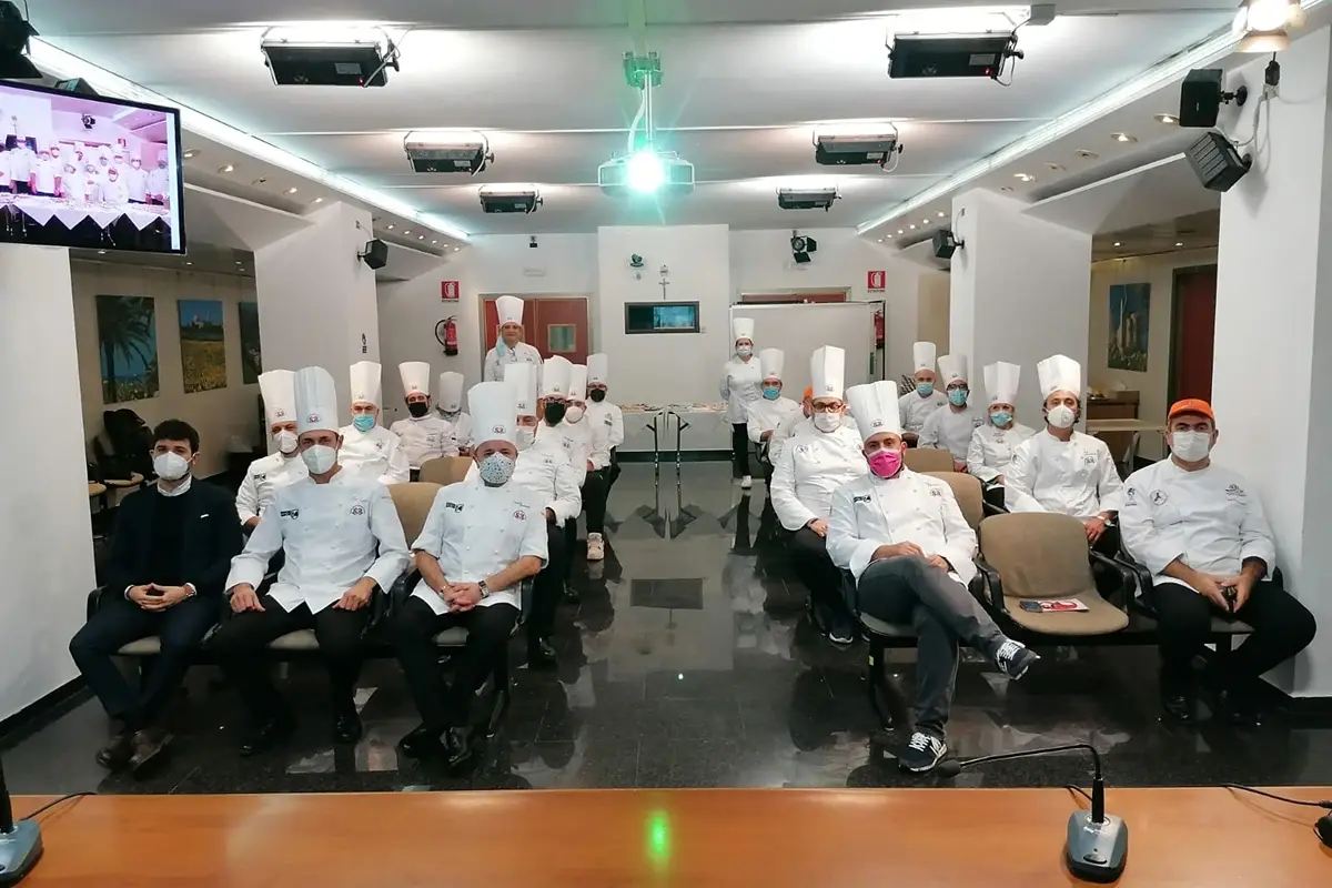 La delegazione dell&rsquo;Unione regionale cuochi Marche Marche, cuochi e Regione insieme per le tipicit&agrave; del territorio