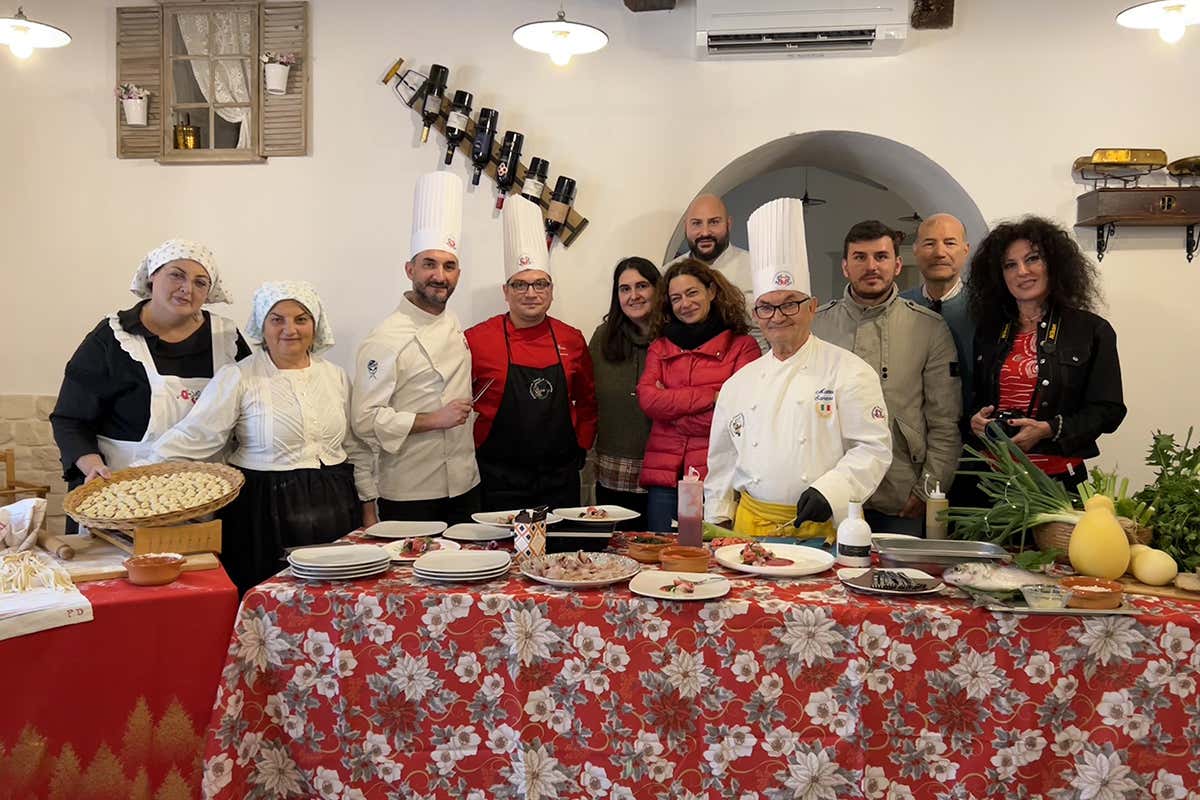 Cuochi e mamme dei vicoli, due interpreti della cucina locale Al via &ldquo;Lacus la terra dei laghi&rdquo; per valorizzare il territorio