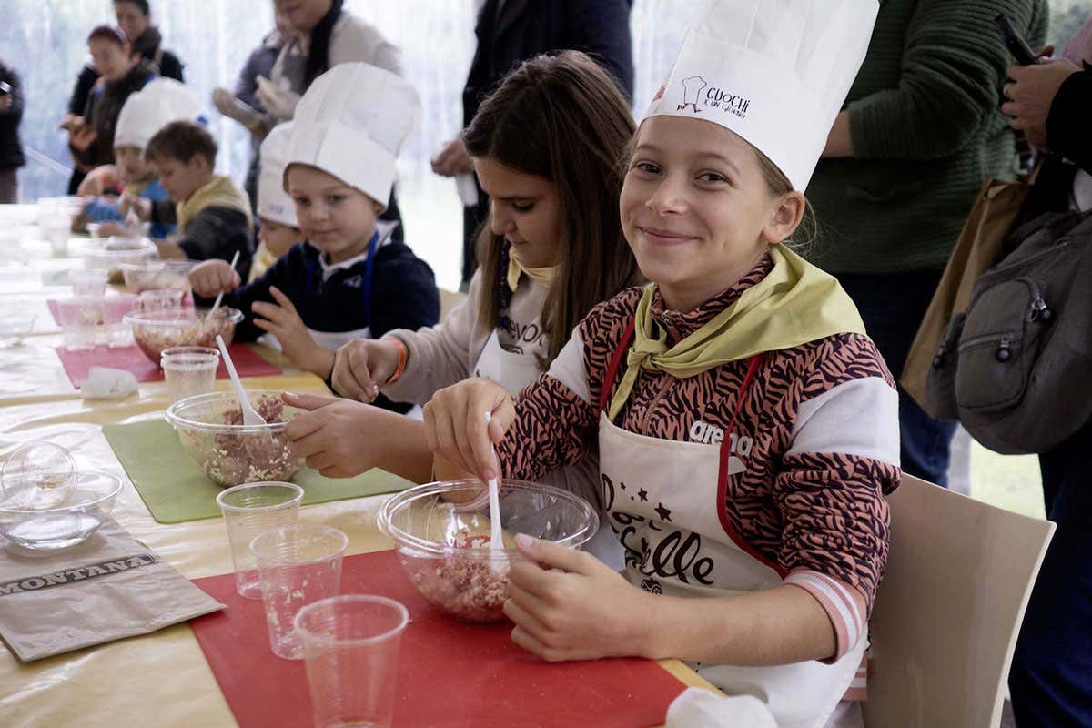 Settemila bambini ai fornelli: torna il più grande festival di cucina per piccoli chef Settemila bambini ai fornelli: torna il più grande festival di cucina per piccoli chef